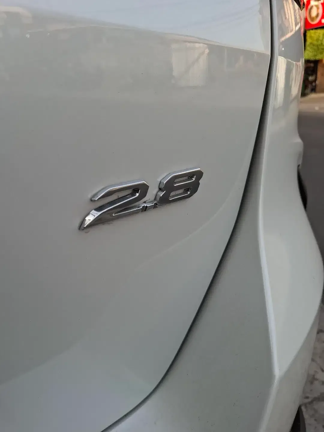 TOYOTA  FORTUNER  VRZ LEGENDER TSS TWO TONE - Image 5 of 9