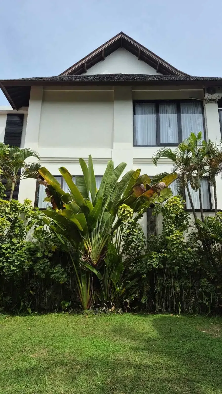 Luxury Villa for Rent at Labuan Sait with Ocean View - Image 2 of 7