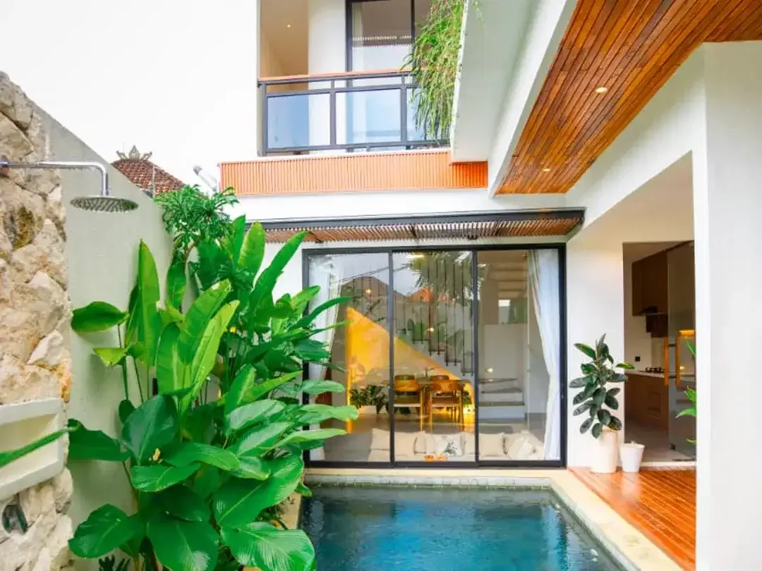 TROPICAL VILLA IN TABANAN 5 MINUTES FROM PERERENAN - Image 1 of 10