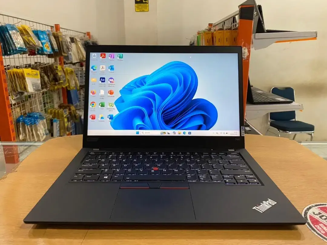 Lenovo ThinkPad T495 AMD Ryzen 5 Pro Ram 16GB SSD 512GB VGA 2GB Touch - Image 1 of 10