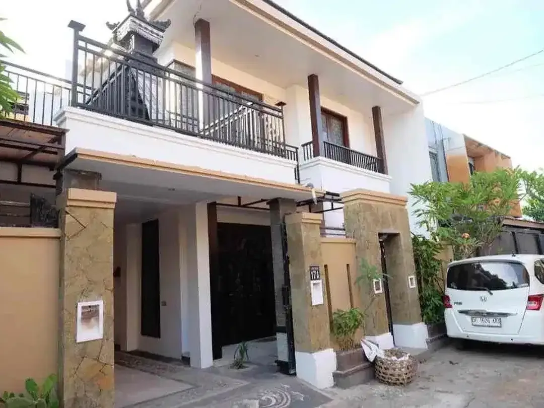 Rumah minimalis yang sangat nyaman terletak di kawasan elite Perumahan Sekar Tunjung - Image 2 of 10