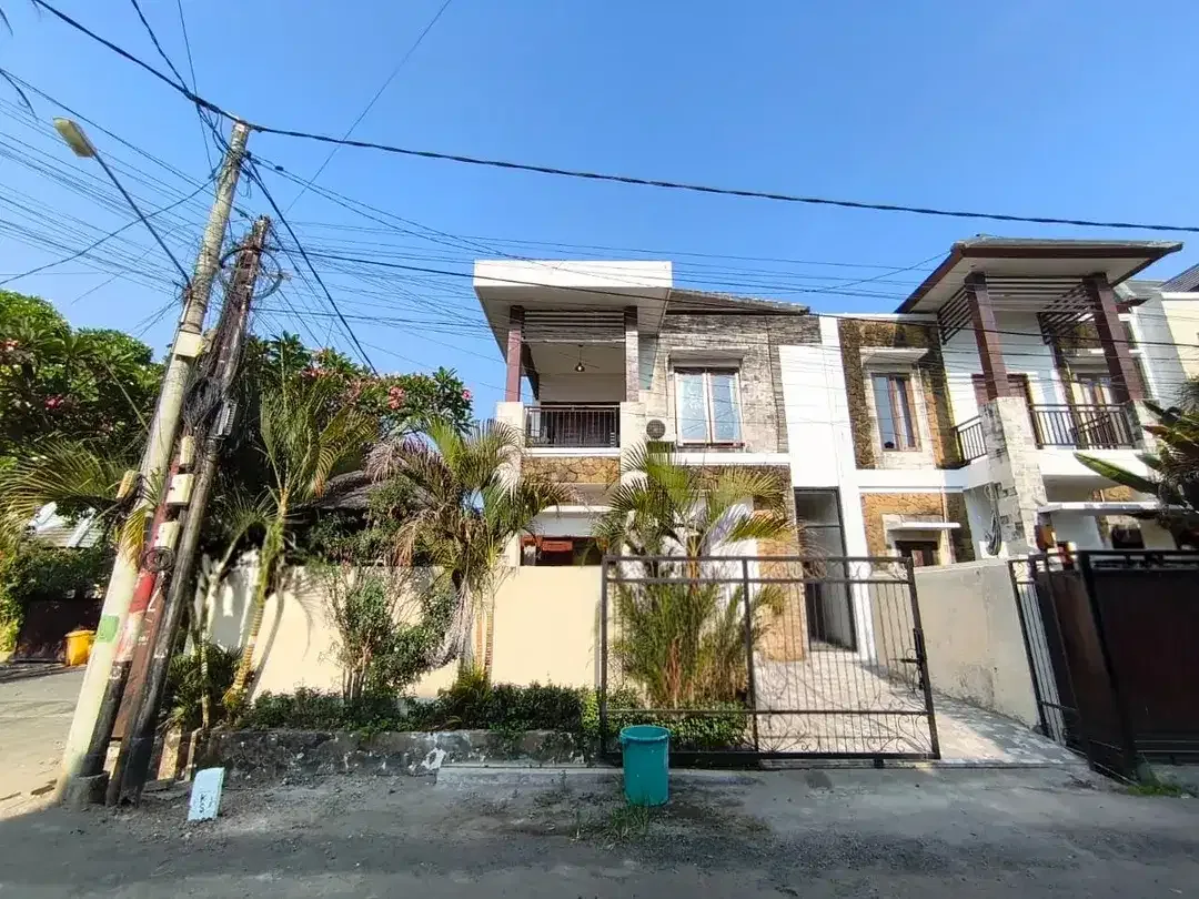 Disewakan – Villa Menarik 2 Lantai, Fully Furnished di Kawasan Mumbul, Nusa Dua - Image 1 of 10