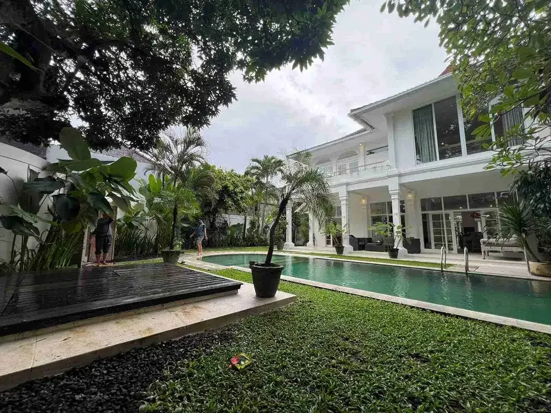 Villa Luxury 4 KT di Batubelig Badung, Dekat Pantai - Image 1 of 9