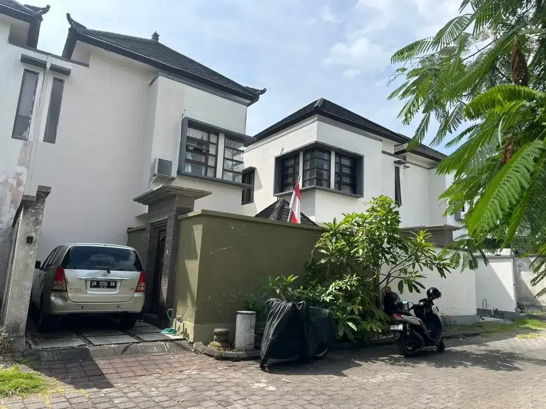 DIJUAL RUMAH DUA LANTAI KAWASAN PREMIUM BADUNG BALI - Image 1 of 5