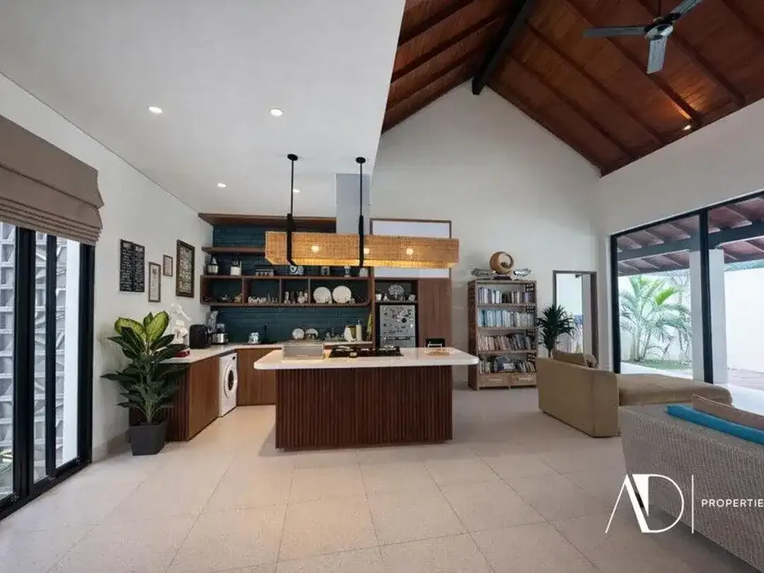 FREEHOLD / LEASEHOLD | SINGLE-LEVEL 2-BEDROOM VILLA IN PRIME SEMINYAK - Image 3 of 5