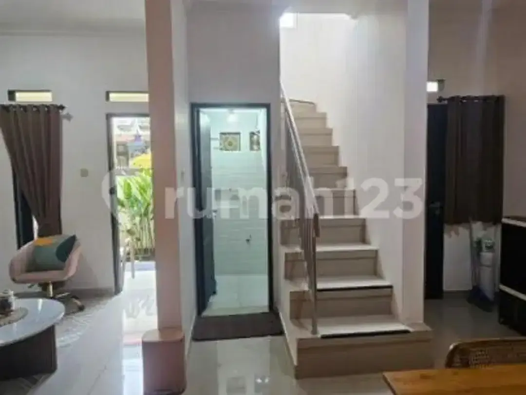 Rumah 2 Lantai Fully Furnished Padangsambian, One Gate Sistem Aman 24 Jam - Image 7 of 10