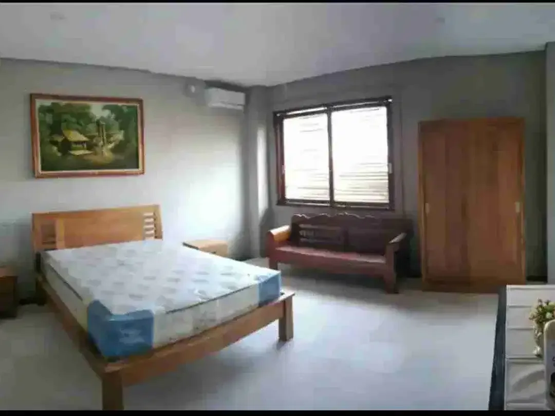 DIJUAL RUMAH SEMI VILLA 2 LANTAI SIAP HUNI 3 KAMAR  ADA POOL - Image 5 of 7