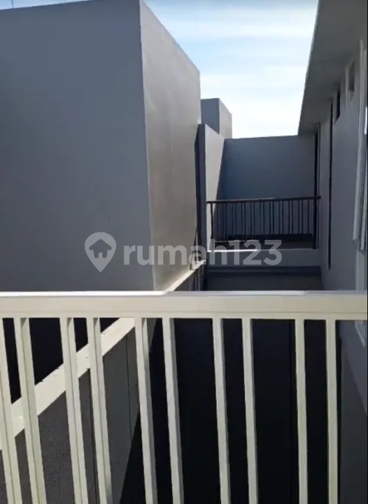 Rumah Baru Adhiwangsa Bali 8X15 Semi Furnished 3 Bedroom 2 Lantai - Image 3 of 4