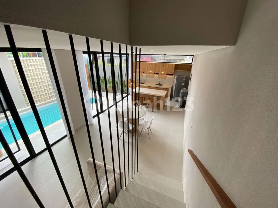 Disewakan - Villa 2 Lantai Modern di Kedungu, Bali - Image 3 of 4