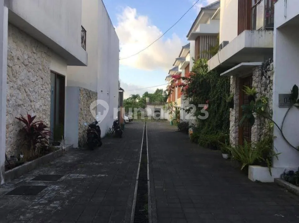 Villa 2 Lantai Strategis View Gwk Ada Pool Siap Huni Kuta Selatan - Image 1 of 4