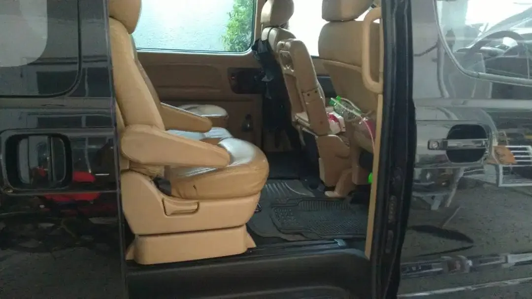 Di jual Hyundai H-1 , diesel, automatic , CRDI, tahun 2012 - Image 5 of 10