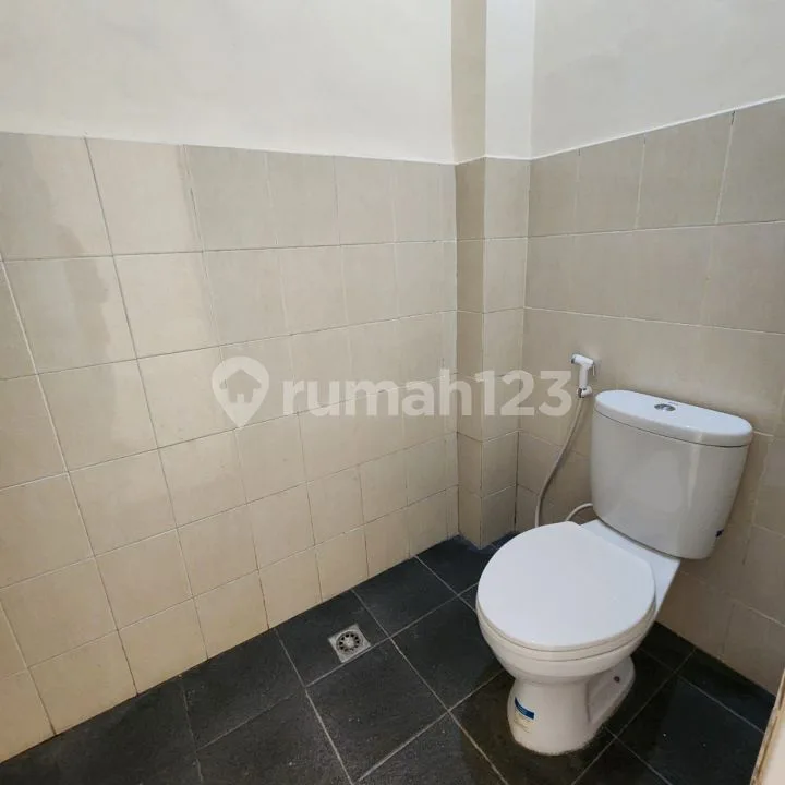 Ruko Jual Taman Griya 210 MÂ² - Image 3 of 4