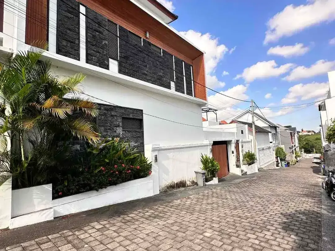 Villa MURAH Kawasan PREMIUM Jl Tumbak Bayuh Pererenan Canggu - Image 1 of 10