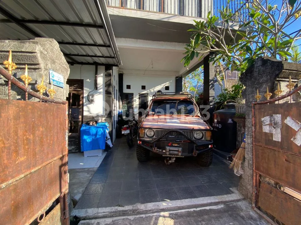 Rumah 2 Lantai Lingkungan Nyaman di Raya Kampial Nusa Dua - Image 3 of 4