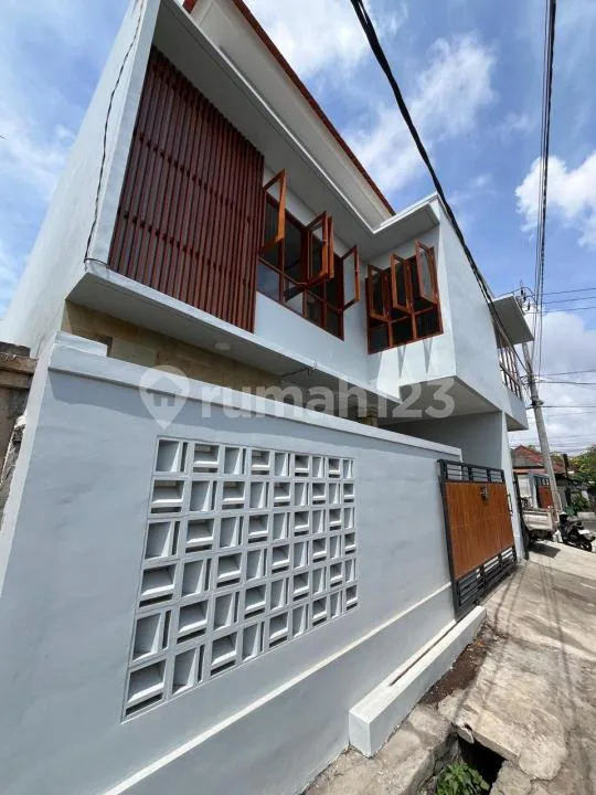 Rumah Vila Modern 2 Lantai Lokasi Strategis Dekat Pantai Sanur - Image 1 of 4