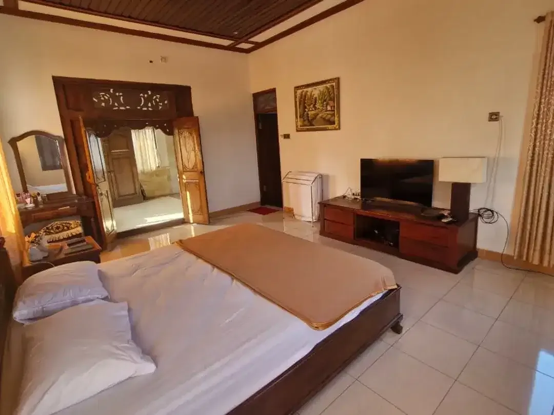 Freehold - Spacious 2-Storey House for Sale in Buleleng - Just 7-10 Minutes from Lovina Beach, North Bali - Image 6 of 10