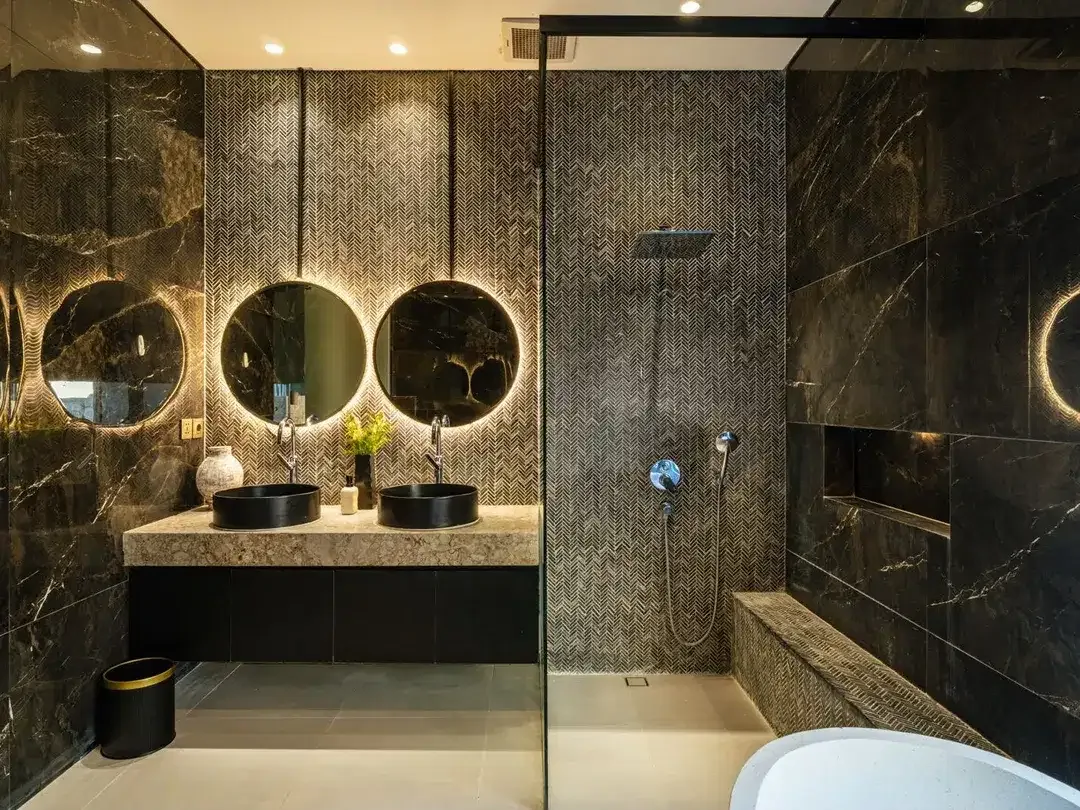 FOR SALE LUXURY VILLA IN THE HEART OF SEMINYAK - Image 3 of 10