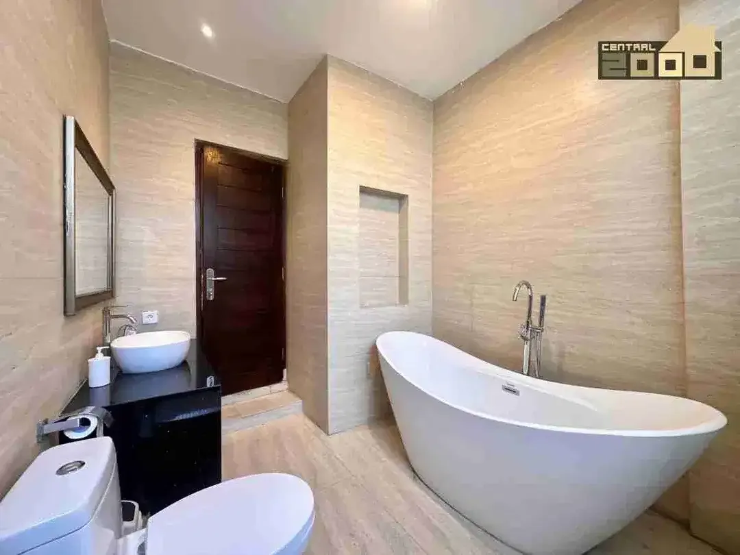 Dijual Rumah Dengan Kolam Lokasi Premium Umalas Bali - Image 8 of 10