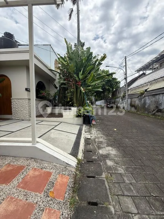 Rumah Semi Villa Lingkungan Eksklusif Furnish Strategis Kerobokan - Image 2 of 4