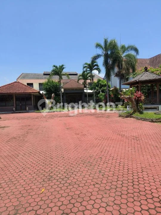 Rumah Luas Cocok untuk Sekolah Kantor Tempat Kursus Gudang dan Lain Lain Tanah Luas Parkiran Besar Rumah di Gianyar, Gianyar - Image 2 of 4