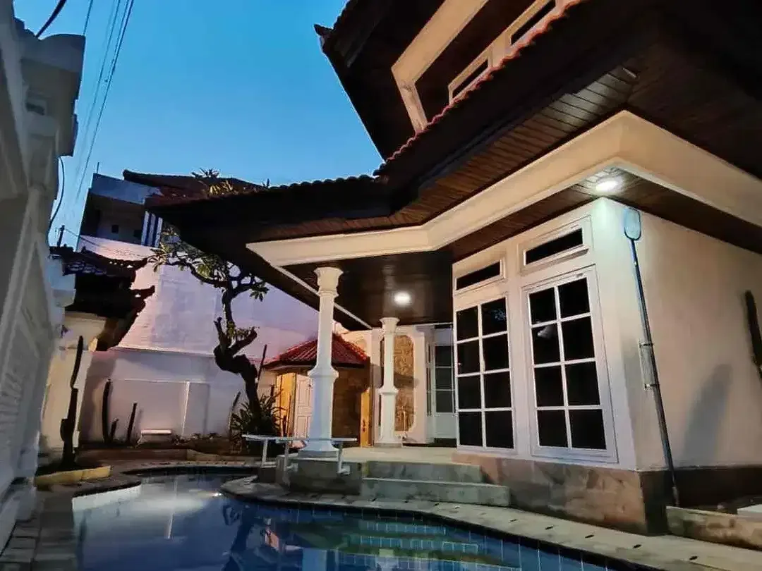 Dijual rumah semi villa  lantai 2 area tuban semi furnish - Image 4 of 4