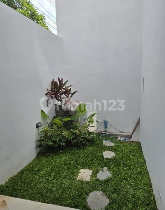 Long Lease Newly Renovated Private Townhouse In Kerobokan Seminyak - Image 4 of 4