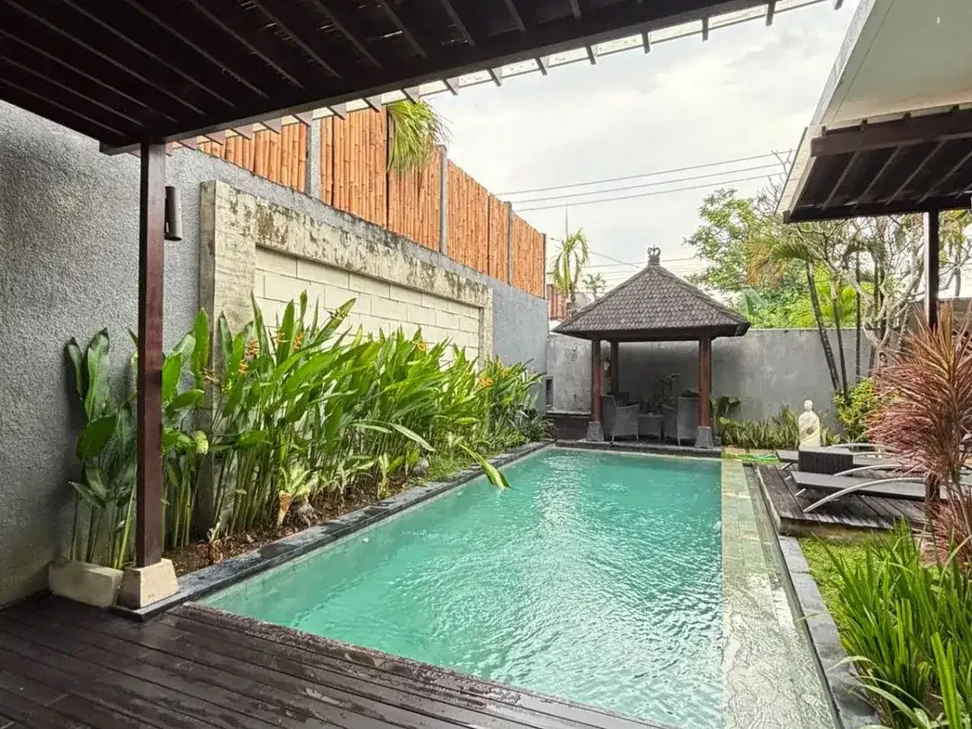 VILLA DIJUAL DI LOKASI PREMIUM DEKAT SEMINYAK - Image 2 of 10