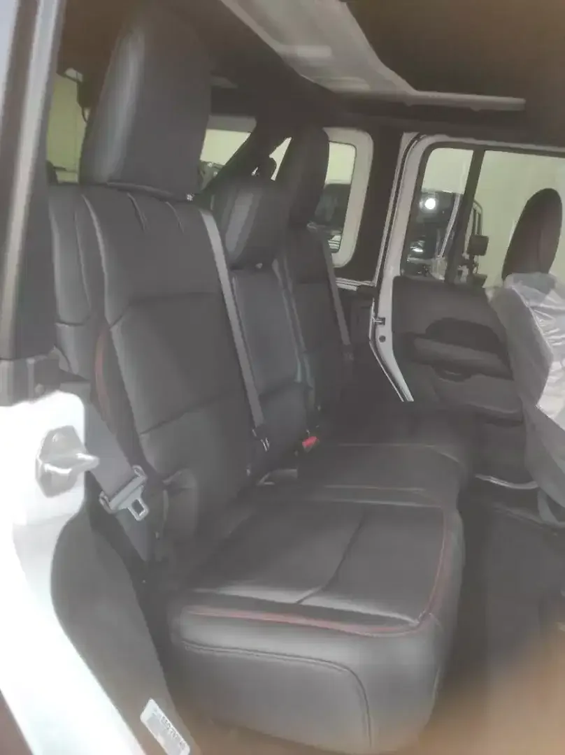Jeep rubicon JL 2.0 AT turbo 4x4 putih - Image 6 of 8