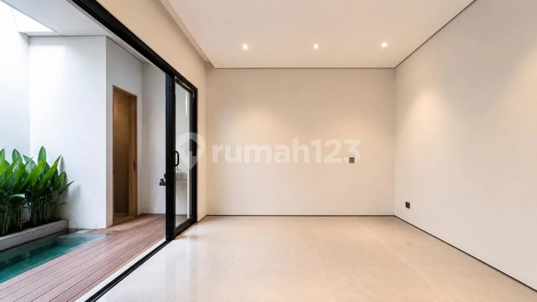 Dijual Rumah Semi Villa Siap Huni 3 Kamar Tidur SHM di Kerobokan Bali - Image 4 of 4