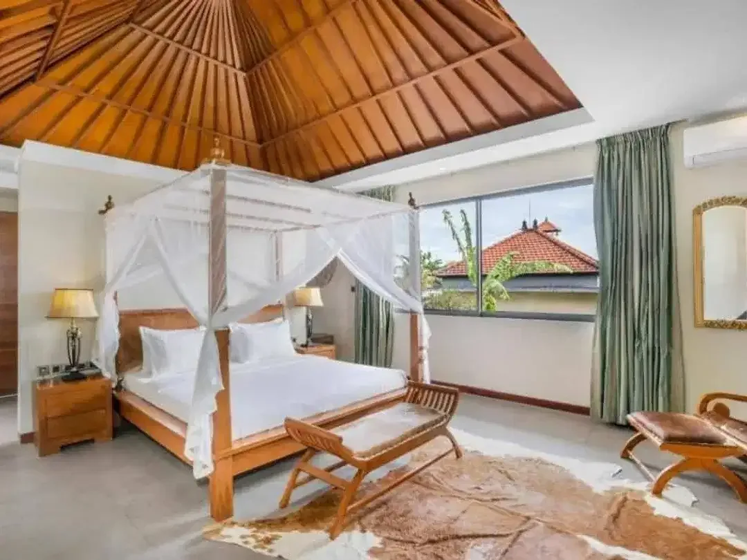 For Rent – Monthly 4 Bedroom Villa – Tumbak Bayuh - Image 7 of 10