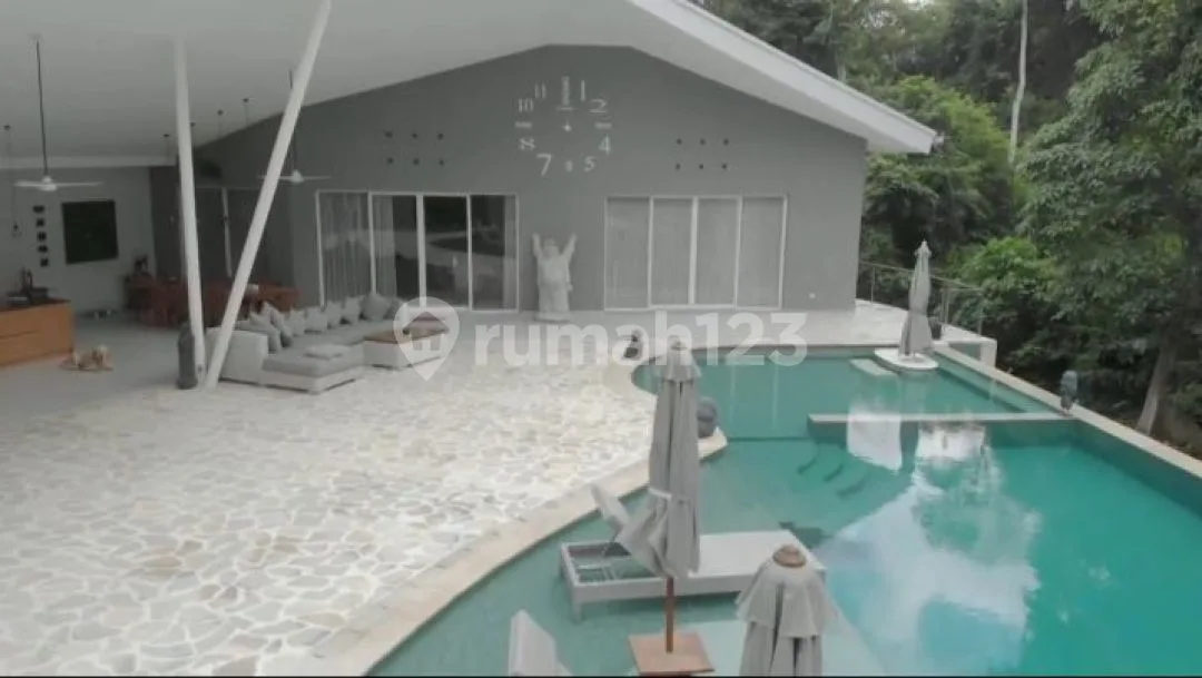 Leasehold 24 Years Luxury Large Riverside Villa Semer Kerobokan Bali - Image 2 of 4