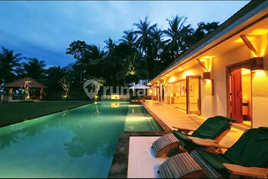 Beachfront Villa Selemadeg Tabanan 6 Bedrooms 5420M2 - Image 1 of 4