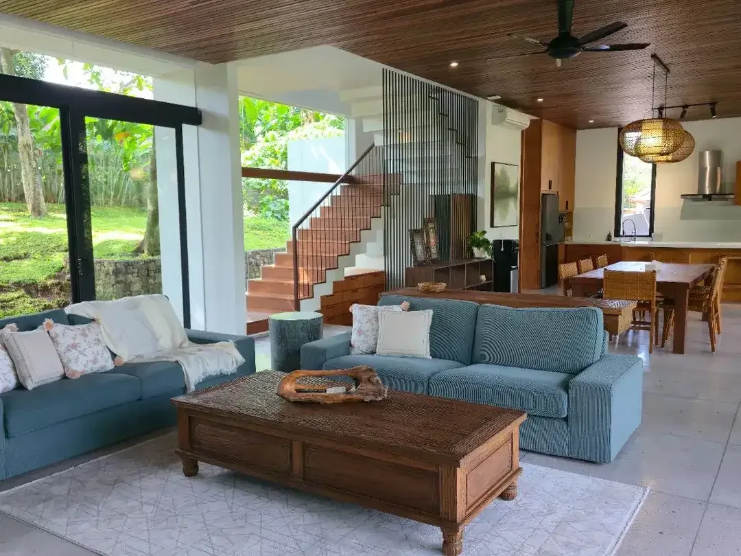 Stunning 4 Bedrooms Villa Surrounded by Nature - Image 6 of 10