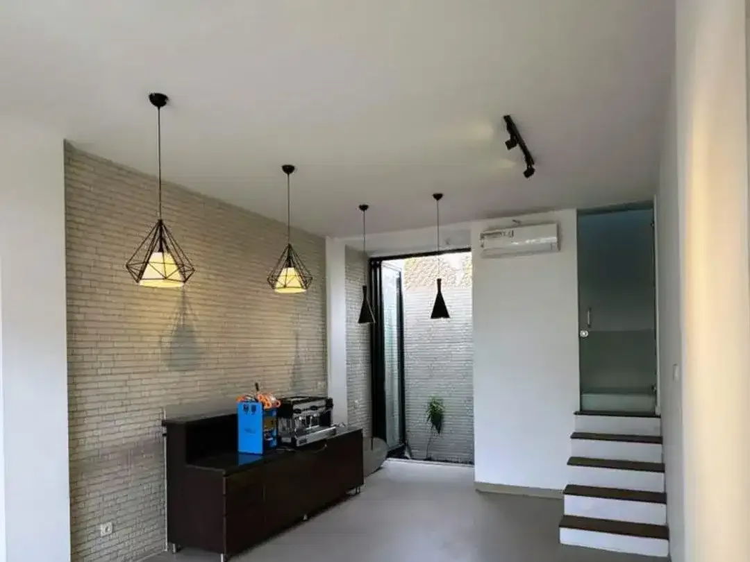 Ruko Lokasi ramai dan strategis, dijual di Renon. - Image 1 of 10