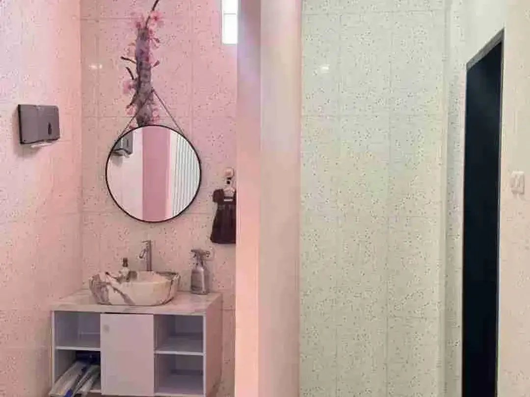 Salon Fully Furnished SHM SLF 3 Lantai ada living space lengkap strategis bebas banjir - Image 5 of 10