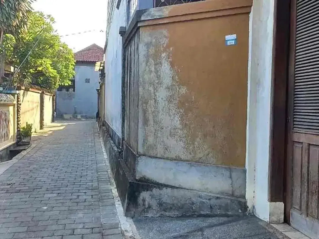 RUMAH LUAS DI TENGAH KOTA DENPASAR AREA BADAK AGUNG - RENON - Image 2 of 10
