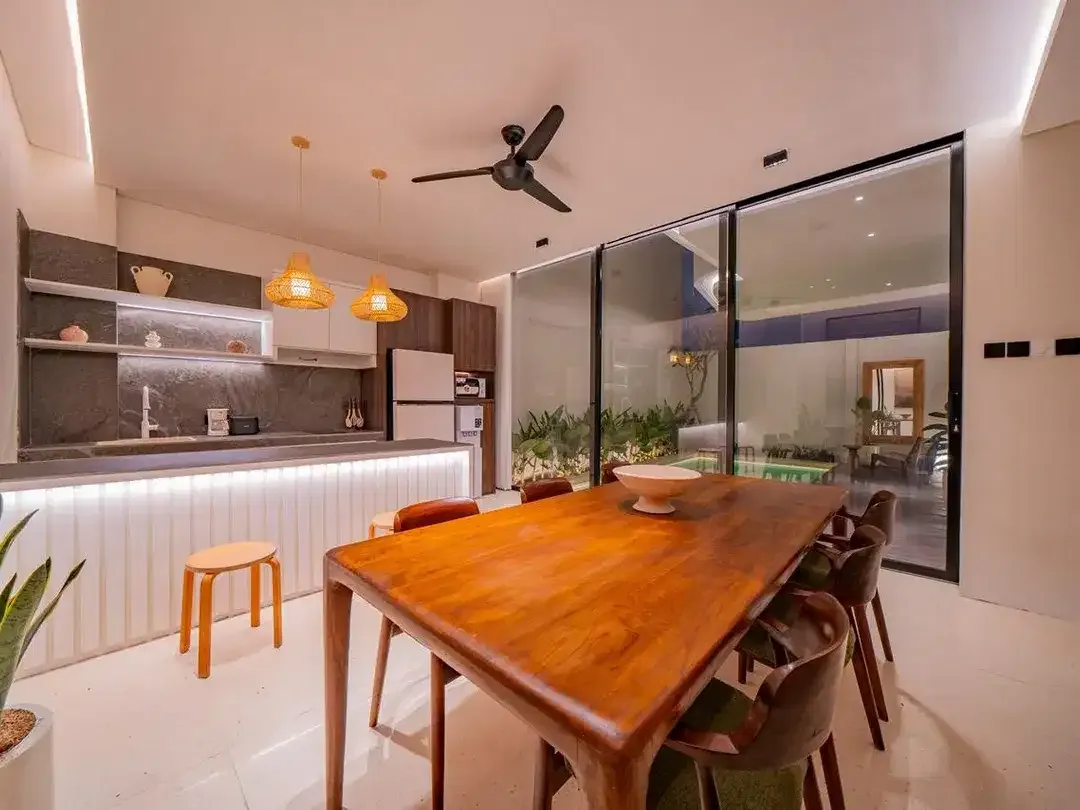 EXCLUSIVE BOUTIQUE TROPICAL VILLA IN PRIME SEMINYAK - Image 4 of 10