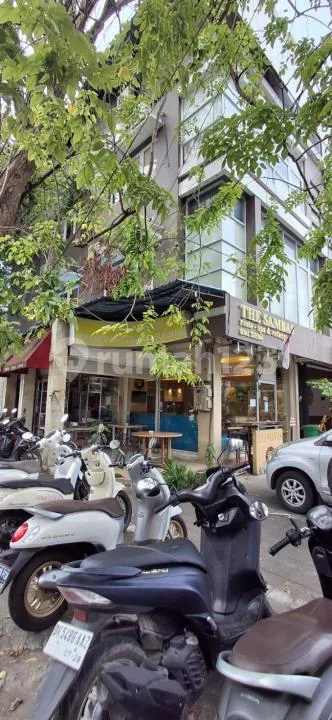 Gedung 4 Lantai + Restoran & Spa di Renon | SHM | LT 170 MÂ² | Rp6,8 M - Image 3 of 4