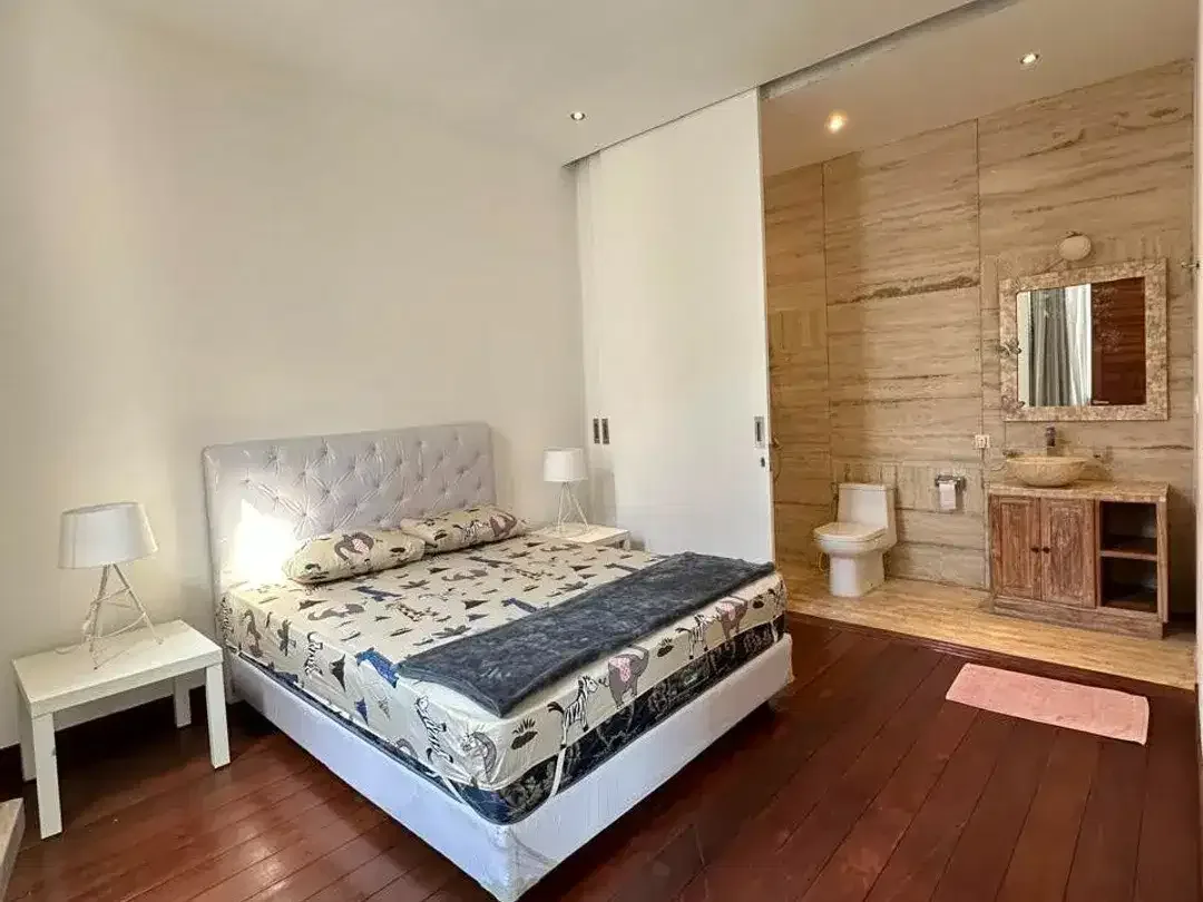 LUXURY VILLA FURNISHED BIG POOL BIG GARDEN WALK TO THE BEACH MERTASARI SANUR - Image 7 of 10