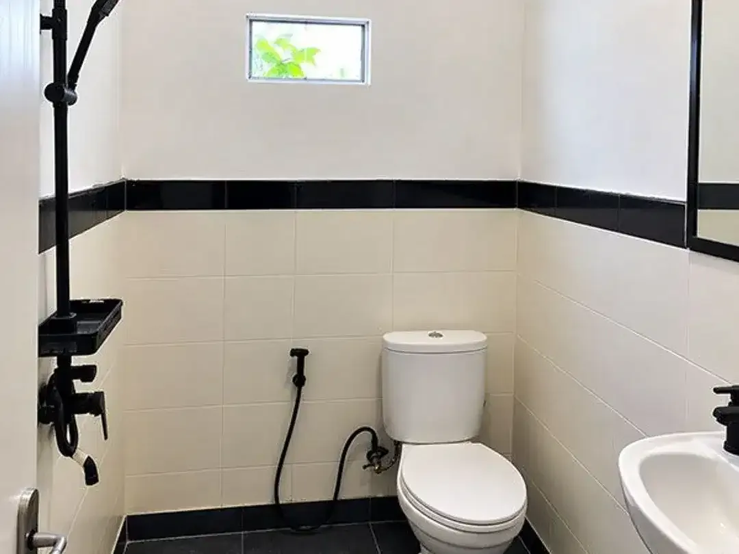 [AMS-054.AGH]  Dijual Rumah 2 lantai 3 Kamar Super Strategis - Perum Dalung Permai Badung - Image 8 of 9