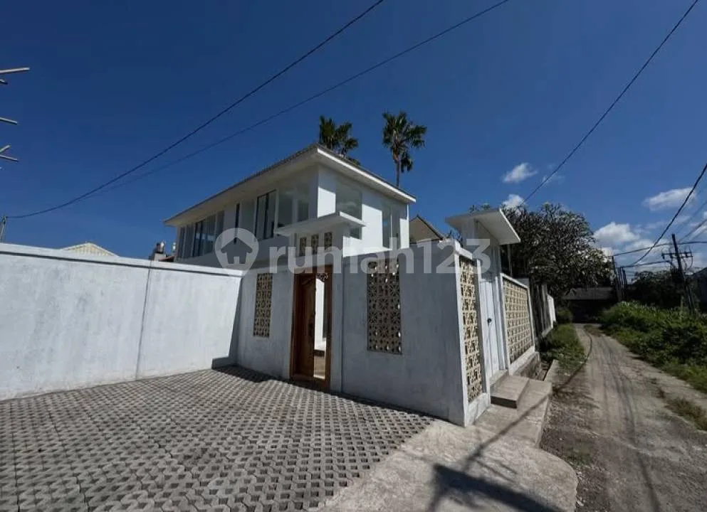 Villa 2 Lantai dan 3 Kamar Tidur Lokasi Bagus di Sanur Termurah - Image 2 of 4