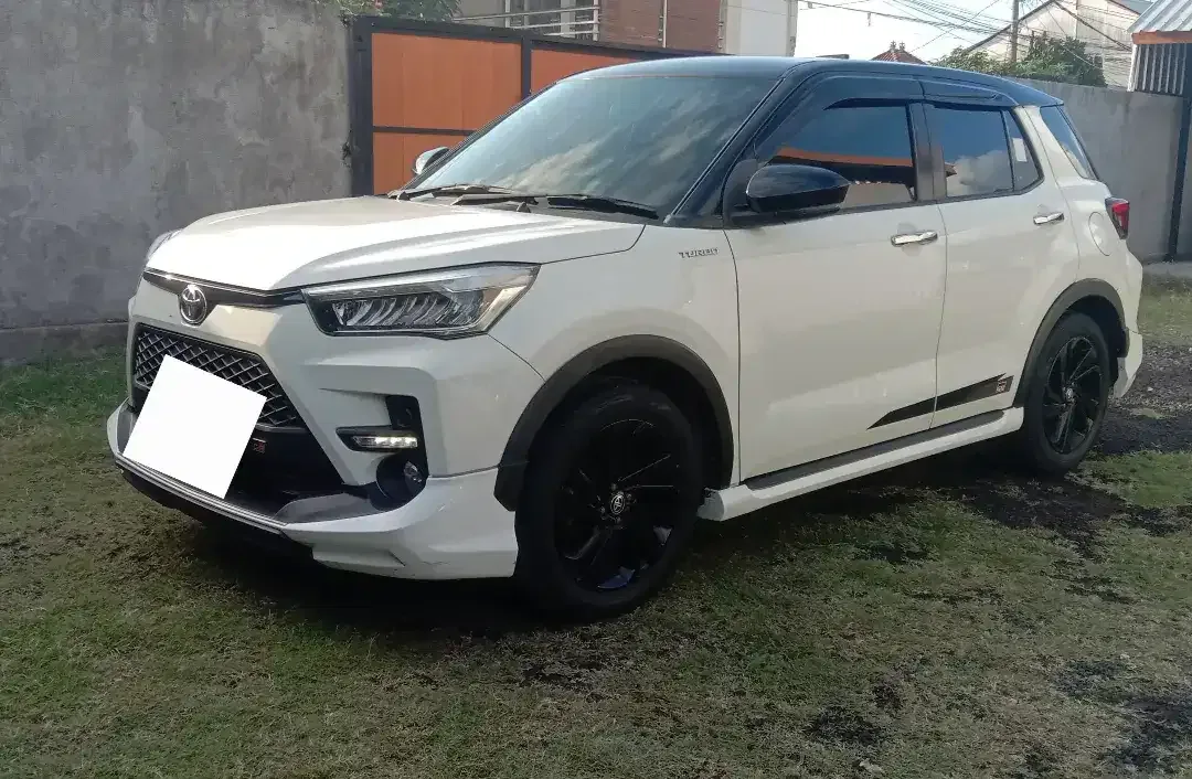 Raize 2022 GR Sport Two Tone Matic - Image 3 of 8
