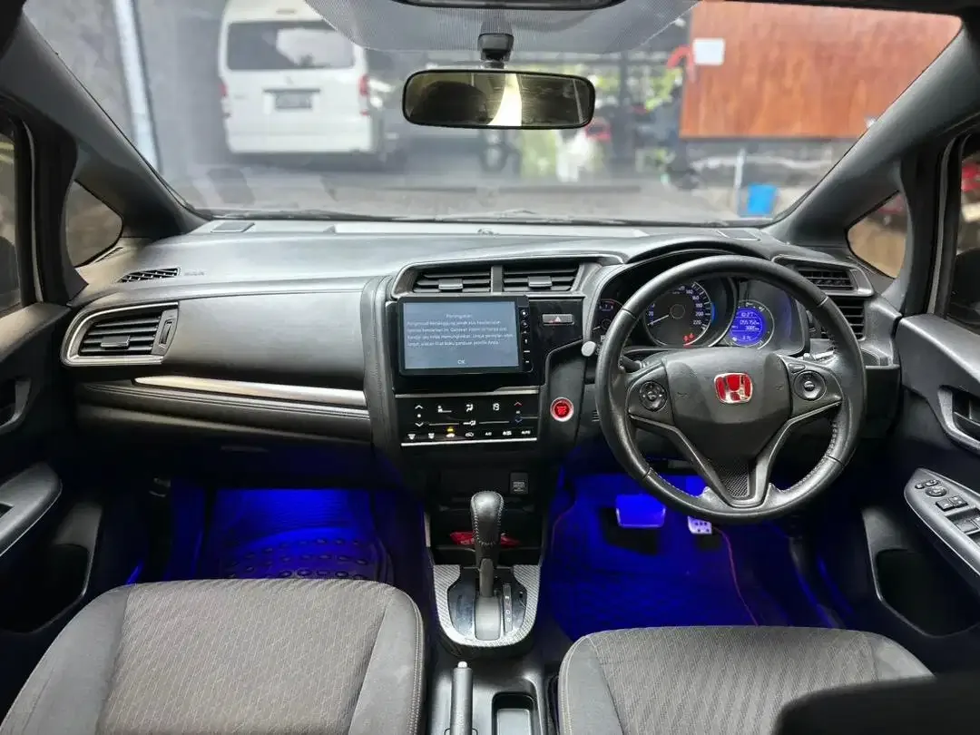 JAZZ RS 2018 FACELIFT MATIC LOW KM - Image 8 of 10