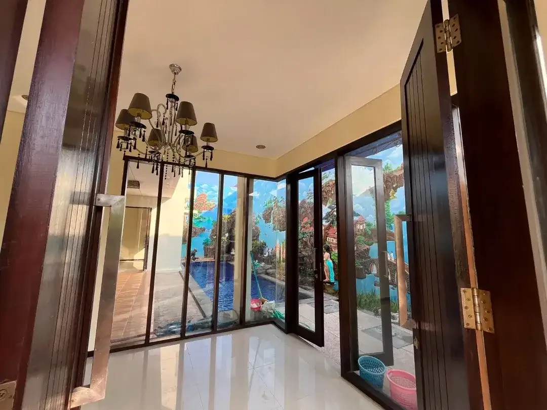 RUMAH 3 LANTAI DENGAN PRIVATE POOL DI HAYAM WURUK DENPASAR - Image 3 of 10