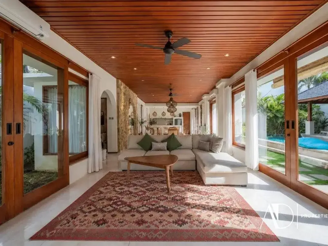 FREEHOLD | TROPICAL DESIGN VILLA NEAR BERAWA BEACH - Image 8 of 10