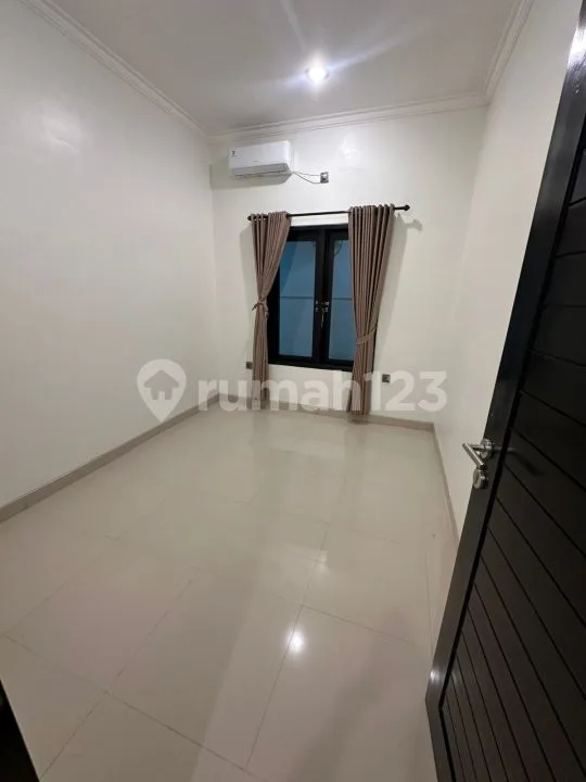 Rumah Siap Huni One Gate System Dekat Sanur dan Renon - Image 1 of 4