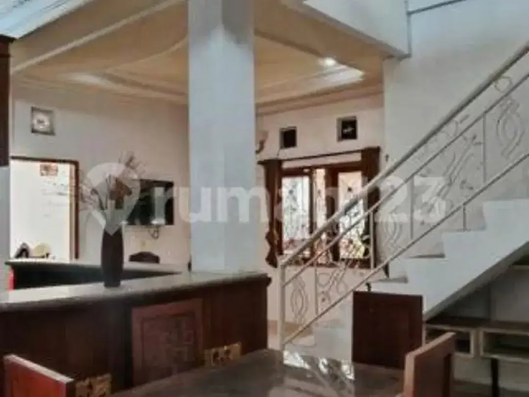 Rumah 2 Lantai 4Kt Dekat Pantai Berawa, Semi Furnished, Rp 140 Juta/Tahun - Image 4 of 5