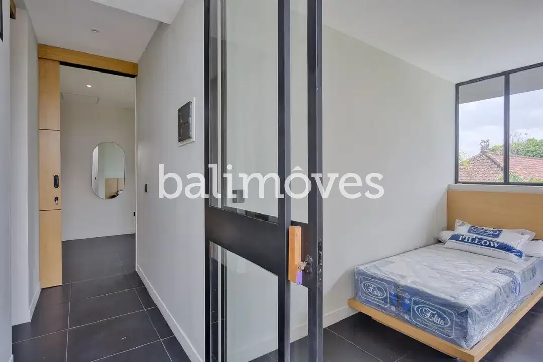 Modern Villa Empat Kamar Tidur Di Kerobokan - Image 5 of 10