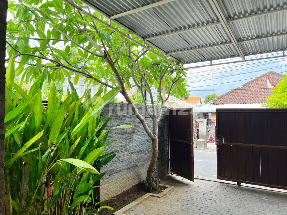 Rumah 2 Lantai di Renon Dekat Lapangan Renon - Image 1 of 4