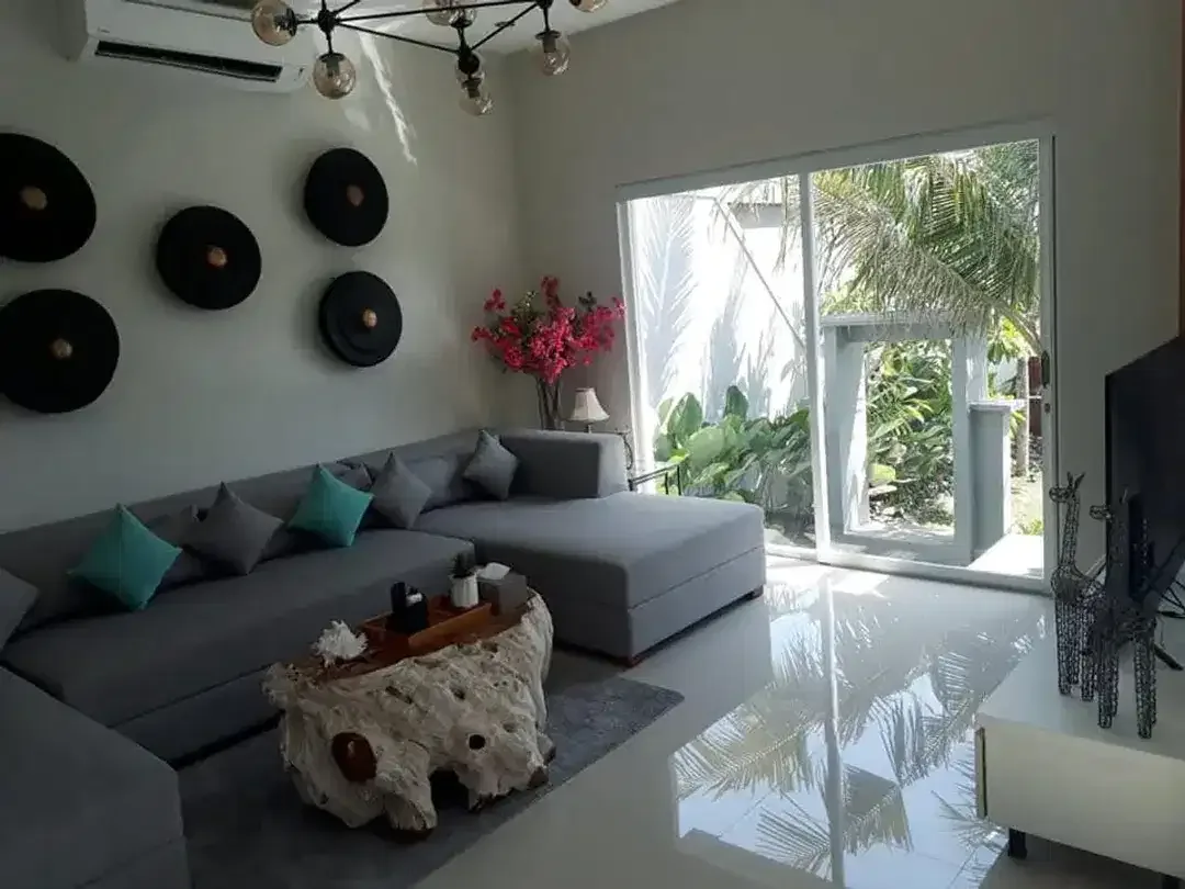 FREEHOLD – LUXURY VILLA 4 BEDROOMS - Image 8 of 10